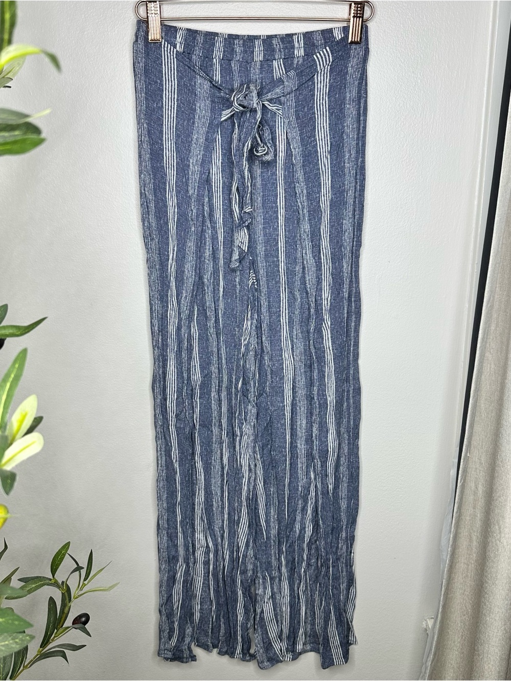 No Boundaries Striped Blue Flowy Leg Slit Pants Small